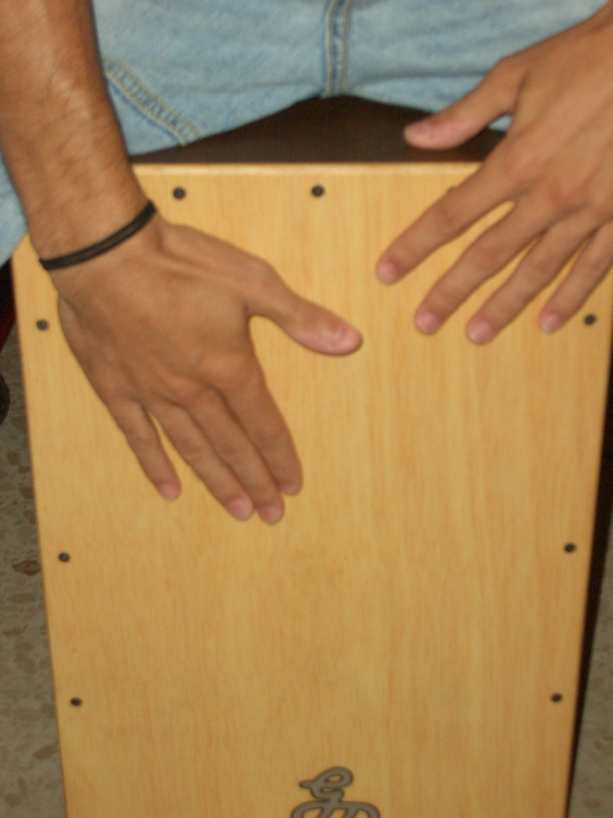 Cajón_hand_positions.jpg